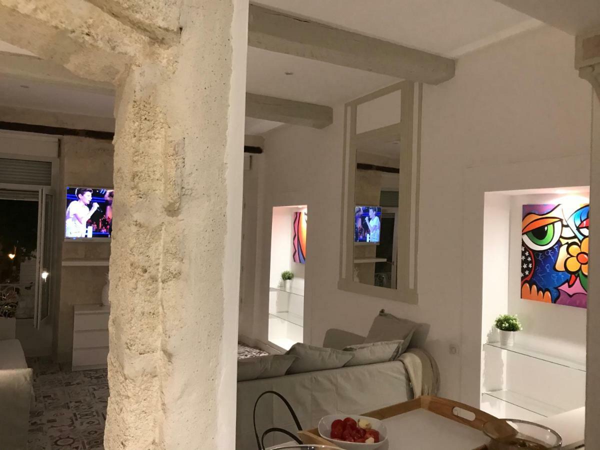Appartamento La Loge De L'Horloge - 1 Min Palais Des Papes - Ac Clim - Wifi - Hypercentre - Vue Sur Le Carrousel Avignone Esterno foto